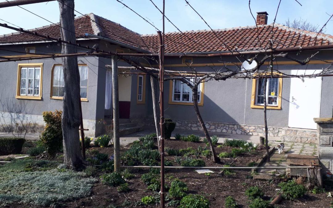 Къща на 25.км.от морето.с.Василево област Добрич.